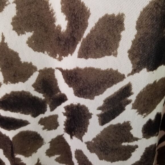 Liz Claiborne Animal Print Top. Size L - Picture 8 of 9